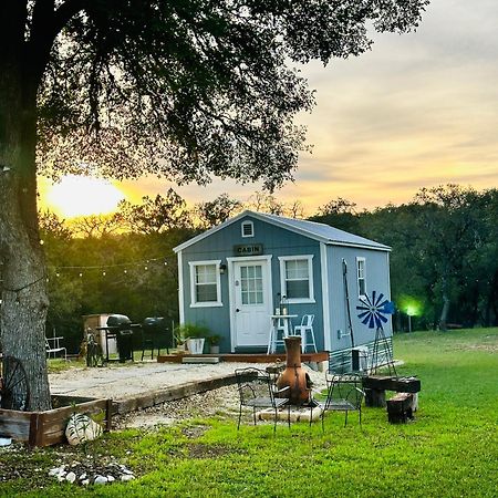 Tiny House - Our Little Piece Of Paradise Lakehills Экстерьер фото