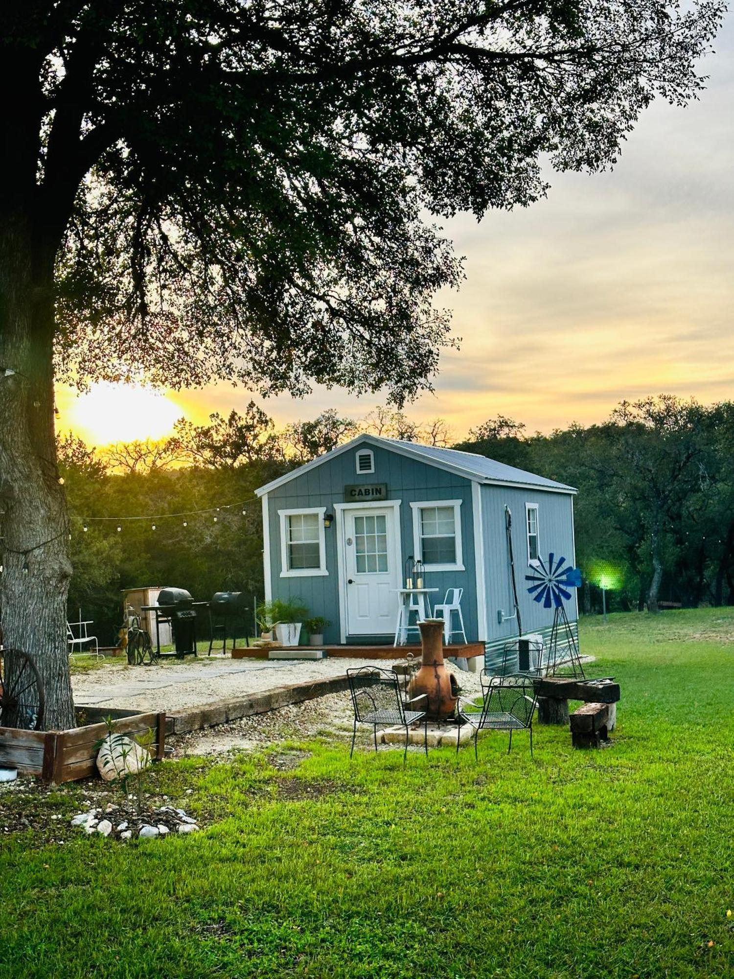 Tiny House - Our Little Piece Of Paradise Lakehills Экстерьер фото