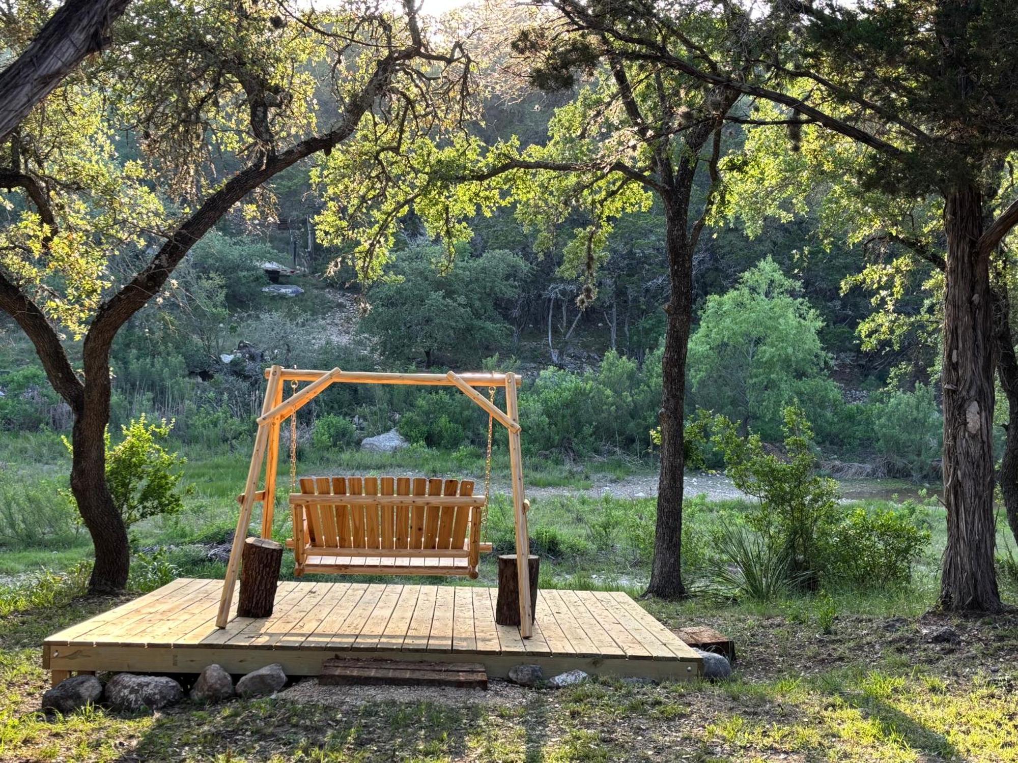 Tiny House - Our Little Piece Of Paradise Lakehills Экстерьер фото