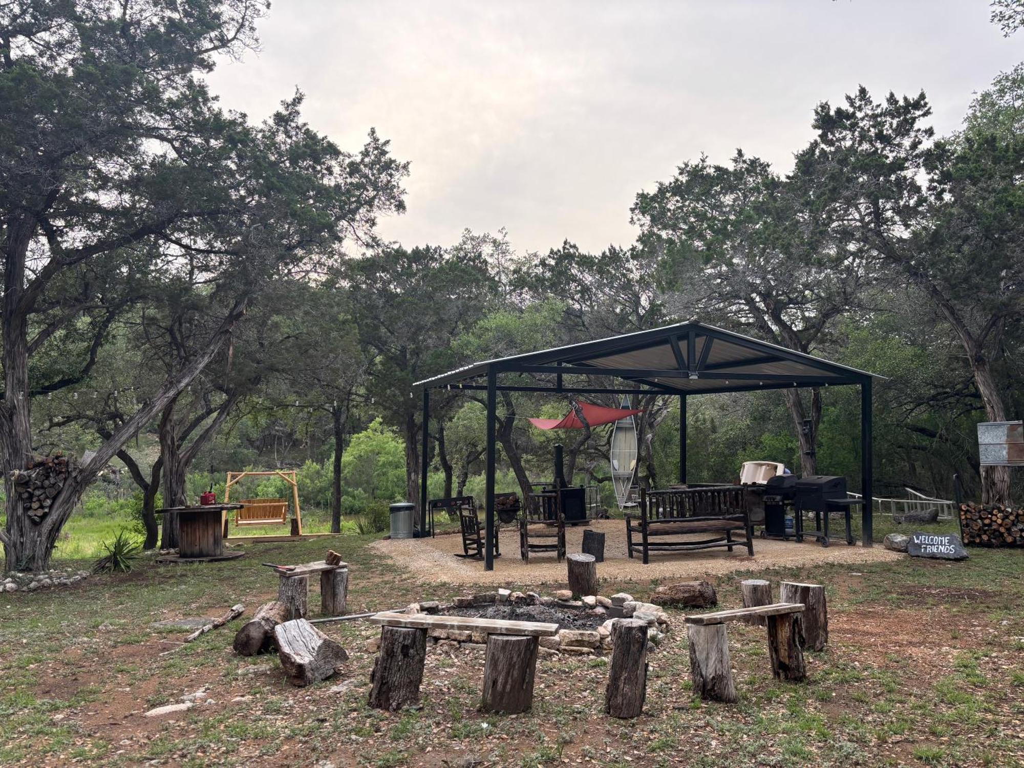 Tiny House - Our Little Piece Of Paradise Lakehills Экстерьер фото
