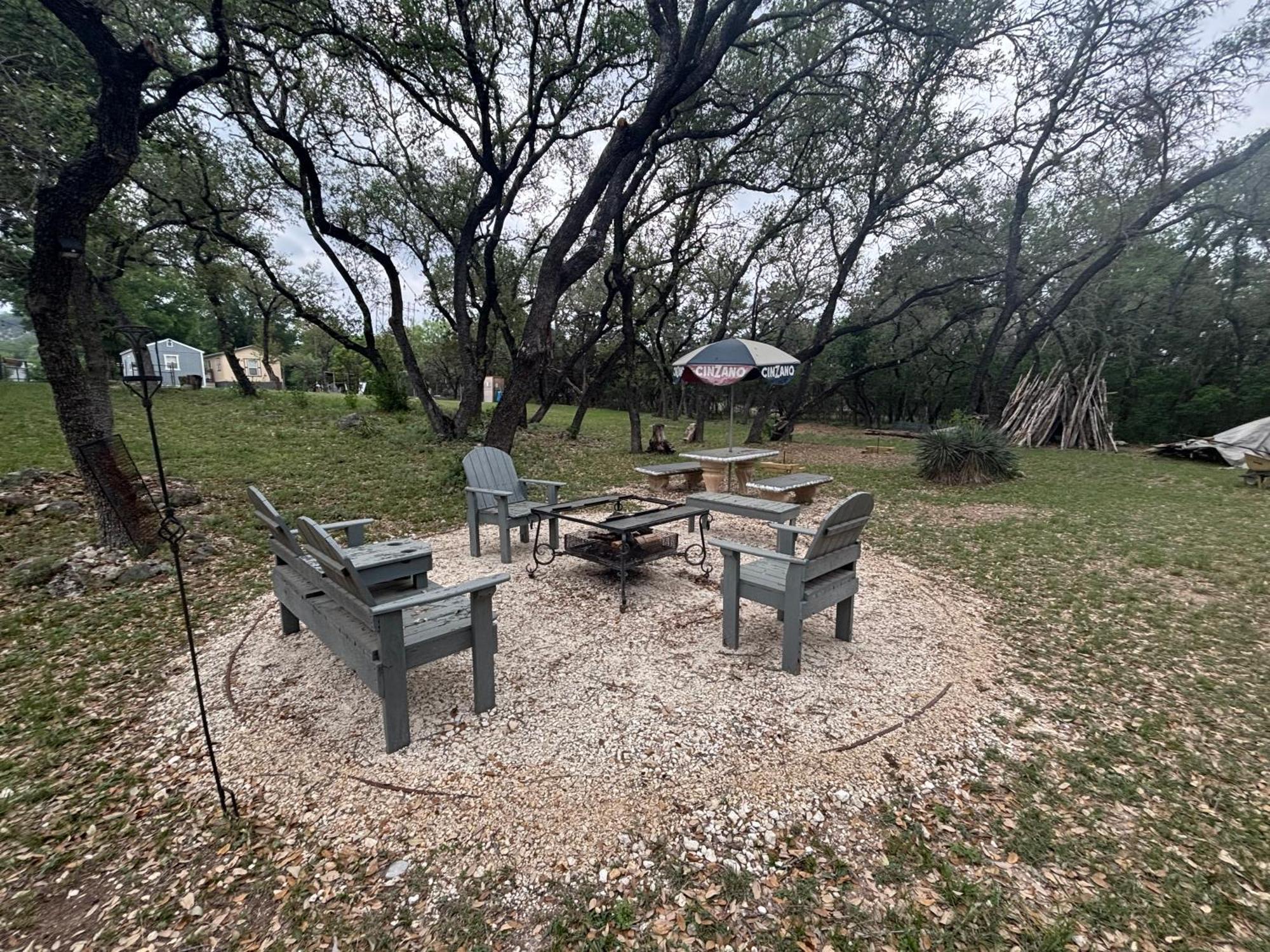 Tiny House - Our Little Piece Of Paradise Lakehills Экстерьер фото