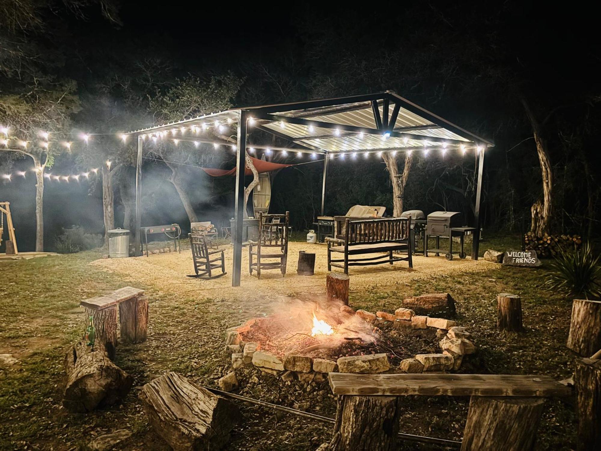 Tiny House - Our Little Piece Of Paradise Lakehills Экстерьер фото