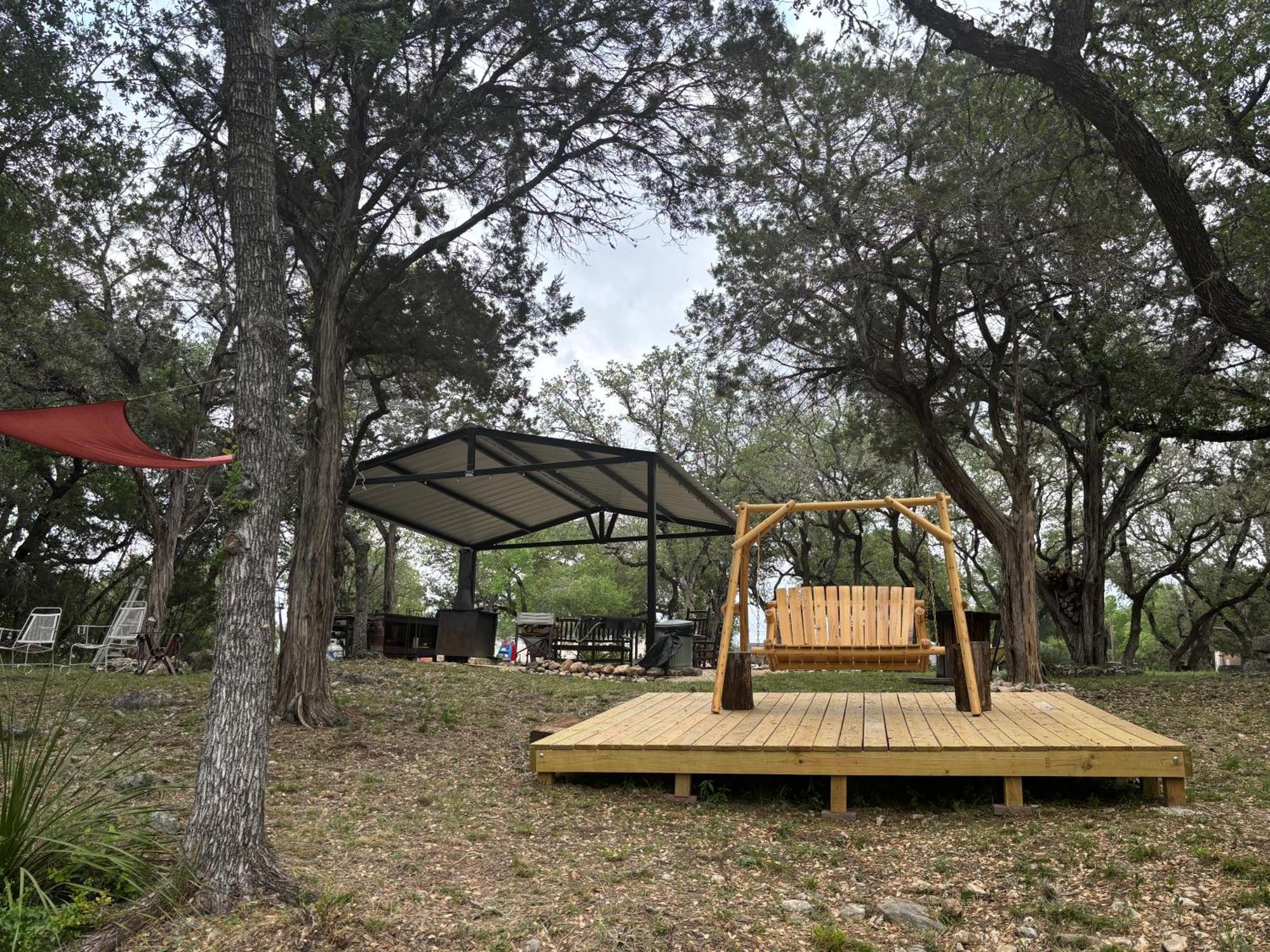 Tiny House - Our Little Piece Of Paradise Lakehills Экстерьер фото
